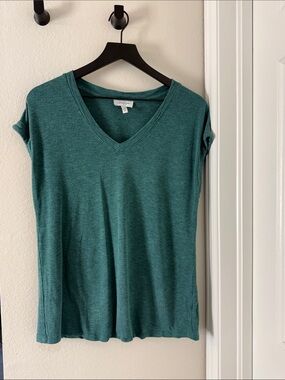 Jessica Simpson Green V-Neck Knit Tee T-Shirt